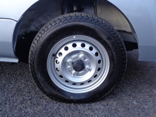 サンバートラック ＴＢ　元弊社社用車　４ＷＤ　５ＭＴ　スマートアシスト　スマートアシスト　アイドリングストップ　横滑り防止装置　コーナーセンサー　ＡＭ／ＦＭラジオチューナー（11枚目）