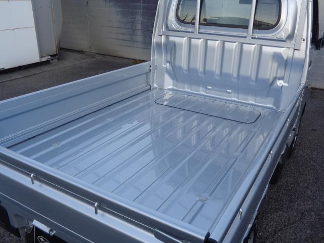 サンバートラック ＴＢ　元弊社社用車　４ＷＤ　５ＭＴ　スマートアシスト　スマートアシスト　アイドリングストップ　横滑り防止装置　コーナーセンサー　ＡＭ／ＦＭラジオチューナー（16枚目）