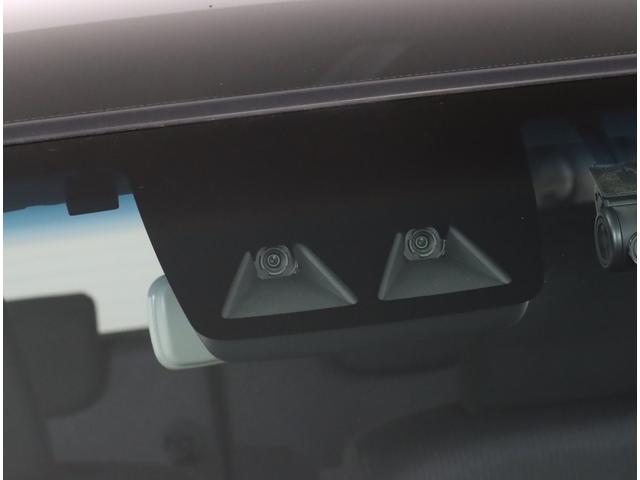 �X�e���I�J�����ƃ\�i�[�Z���T�[�����s�҂��s�ԁA��Q���Ȃǂ̂��܂��܂ȏ���I�m�ɑ����A�^�]�҂ɒ��ӂ𑣂�����A�ً}�u���[�L���쓮�B���ʂȈ��S�@�\�����Ȃ��̃h���C�u���A�V�X�g����X�}�[�g�A�V�X�g�t�ł�