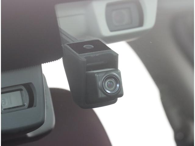 レヴォーグ １．６ＳＴＩスポーツアイサイト　Ｄ型　パナ８型ナビ　ＳＴＩ専用レザーシート　フロント・サイド・バックカメラ　スマートリヤビューミラー　カーゴステップ樹脂　シートヒーター　パワーシート　プッシュスタート　全車速追従クルーズコントロール（5枚目）