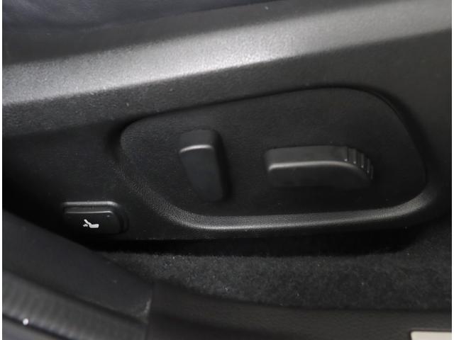 レヴォーグ １．６ＳＴＩスポーツアイサイト　Ｄ型　パナ８型ナビ　ＳＴＩ専用レザーシート　フロント・サイド・バックカメラ　スマートリヤビューミラー　カーゴステップ樹脂　シートヒーター　パワーシート　プッシュスタート　全車速追従クルーズコントロール（34枚目）