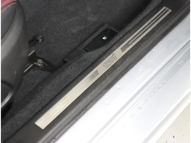 レヴォーグ １．６ＳＴＩスポーツアイサイト　Ｄ型　パナ８型ナビ　ＳＴＩ専用レザーシート　フロント・サイド・バックカメラ　スマートリヤビューミラー　カーゴステップ樹脂　シートヒーター　パワーシート　プッシュスタート　全車速追従クルーズコントロール（35枚目）