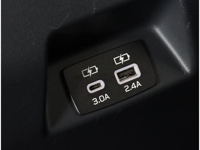 リヤシート前にもＵＳＢｔｙｐｅＣ、ＵＳＢｔｙｐｅＡ端子付きです。
