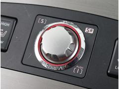 気分やシーンに合わせて３つの走行性能を自在に選択できる「ＳＩ−ＤＲＩＶＥ」！燃費や環境に配慮した「Ｉ」、素直で気持ち良い加速を愉しめる「Ｓ」、刺激的な加速を提供する「Ｓ＃」から選択できます！！ 4