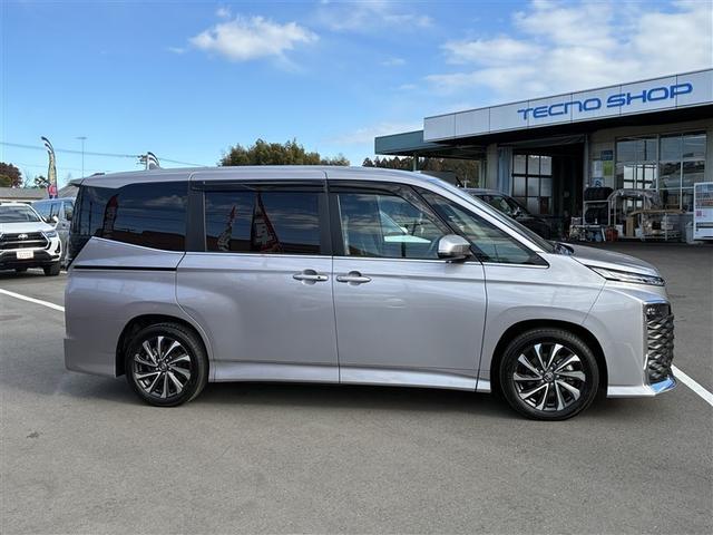 ヴォクシー ハイブリッドＳ－Ｚ　メモリーナビ　バックカメラ　衝突被害軽減システム　ＥＴＣ　ドラレコ　両側電動スライド　ＬＥＤヘッドランプ　乗車定員７人　３列シート　ワンオーナー　記録簿（4枚目）