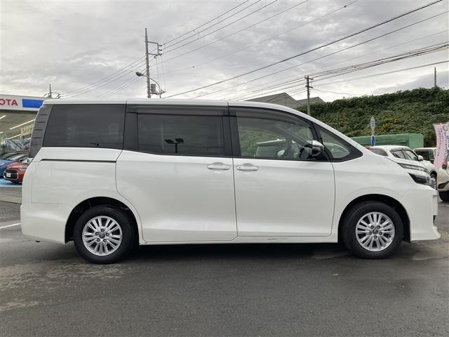 ヴォクシー V フルセグ HDDナビ 後席モニター バックカメラ ETC 乗車定員7人 3列シート ワンオーナー 記録簿 アイドリングストップ(6枚目)