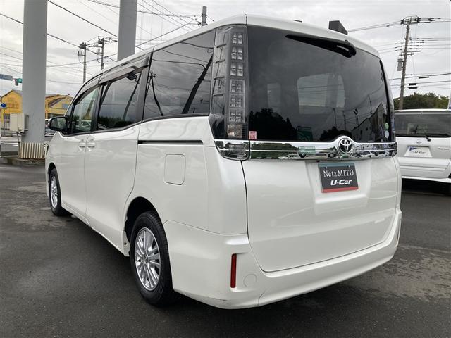ヴォクシー V フルセグ HDDナビ 後席モニター バックカメラ ETC 乗車定員7人 3列シート ワンオーナー 記録簿 アイドリングストップ(10枚目)