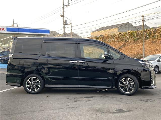 ヴォクシー ＺＳ　フルセグ　メモリーナビ　バックカメラ　衝突被害軽減システム　ＥＴＣ　ドラレコ　乗車定員７人　３列シート　ワンオーナー　記録簿　アイドリングストップ（4枚目）