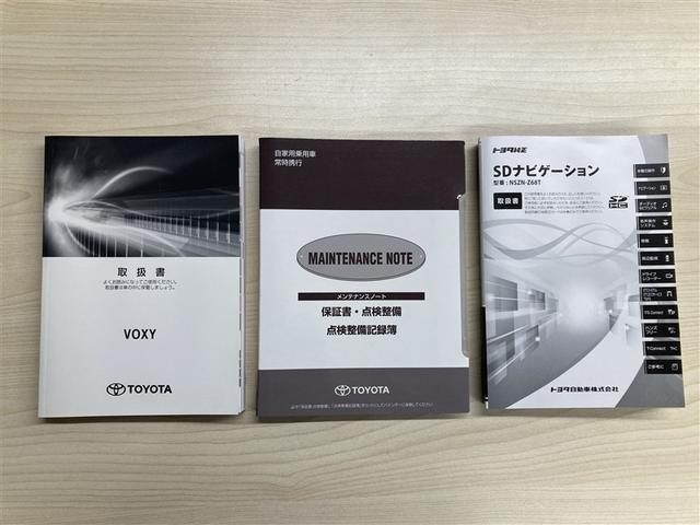 ヴォクシー ＺＳ　フルセグ　メモリーナビ　バックカメラ　衝突被害軽減システム　ＥＴＣ　ドラレコ　乗車定員７人　３列シート　ワンオーナー　記録簿　アイドリングストップ（40枚目）