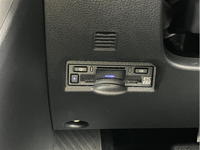 ノア ハイブリッドＳ－Ｚ　横滑り防止機能　エアバッグ　オートクルーズコントロール　地デジ　両側自動ドア　ダブルエアコン　スマートエントリー　ＬＥＤランプ　バックモニター　ＴＶ　３列シート　ＥＴＣ付き　ＡＢＳ　ＡＣ１００Ｖ（13枚目）