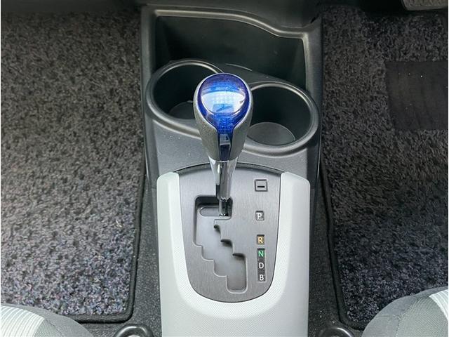 アクア S オートライト スマートキー 電動格納ミラー CVT 衝突安全ボディ ABS ESC CD USB ミュージックプレイヤー接続可 エアコン パワーステアリング パワーウィンドウ(13枚目)