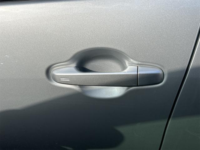 アクア S オートライト スマートキー 電動格納ミラー CVT 衝突安全ボディ ABS ESC CD USB ミュージックプレイヤー接続可 エアコン パワーステアリング パワーウィンドウ(25枚目)