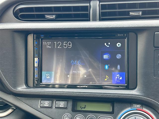 アクア Gブラックソフトレザーセレクション ETC オートライト スマートキー アイドリングストップ 電動格納ミラー シートヒーター CVT 盗難防止システム 衝突安全ボディ ABS ESC CD エアコン パワーステアリング パワーウィンドウ(4枚目)