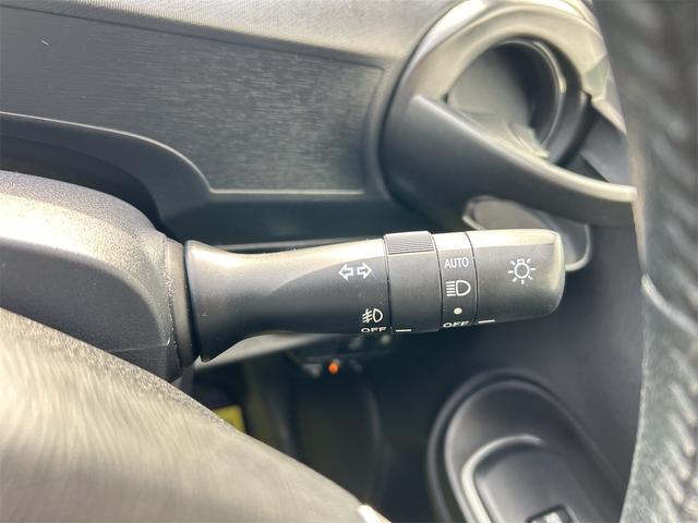 アクア Gブラックソフトレザーセレクション ETC オートライト スマートキー アイドリングストップ 電動格納ミラー シートヒーター CVT 盗難防止システム 衝突安全ボディ ABS ESC CD エアコン パワーステアリング パワーウィンドウ(10枚目)