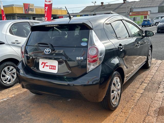 アクア Gブラックソフトレザーセレクション ETC オートライト スマートキー アイドリングストップ 電動格納ミラー シートヒーター CVT 盗難防止システム 衝突安全ボディ ABS ESC CD エアコン パワーステアリング パワーウィンドウ(14枚目)