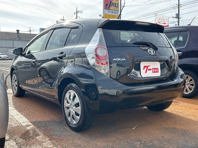 アクア Gブラックソフトレザーセレクション ETC オートライト スマートキー アイドリングストップ 電動格納ミラー シートヒーター CVT 盗難防止システム 衝突安全ボディ ABS ESC CD エアコン パワーステアリング パワーウィンドウ(22枚目)