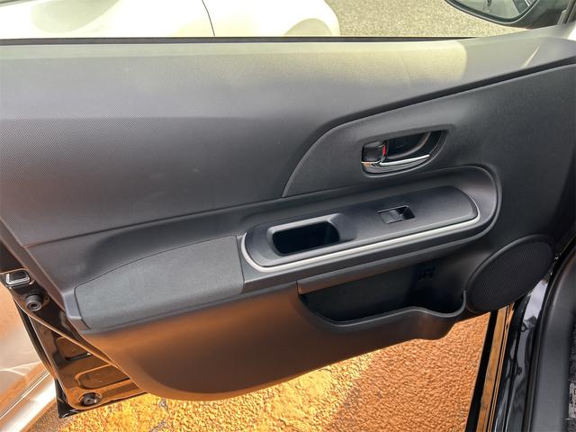 アクア Gブラックソフトレザーセレクション ETC オートライト スマートキー アイドリングストップ 電動格納ミラー シートヒーター CVT 盗難防止システム 衝突安全ボディ ABS ESC CD エアコン パワーステアリング パワーウィンドウ(33枚目)