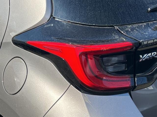 ヤリス Ｇ　ドライブレコーダー　全周囲カメラ　ナビ　ＴＶ　レーンアシスト　衝突被害軽減システム　アルミホイール　オートマチックハイビーム　オートライト　スマートキー　電動格納ミラー　ＣＶＴ（17枚目）