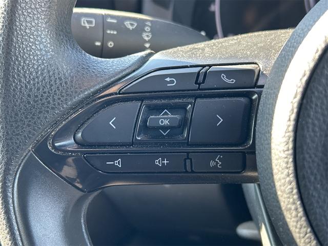 ヤリス Ｇ　ドライブレコーダー　全周囲カメラ　ナビ　ＴＶ　レーンアシスト　衝突被害軽減システム　アルミホイール　オートマチックハイビーム　オートライト　スマートキー　電動格納ミラー　ＣＶＴ（42枚目）