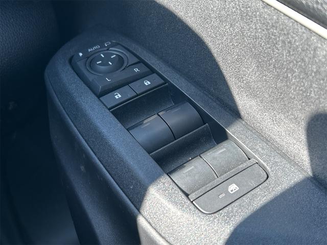 ヤリス Ｇ　ドライブレコーダー　全周囲カメラ　ナビ　ＴＶ　レーンアシスト　衝突被害軽減システム　アルミホイール　オートマチックハイビーム　オートライト　スマートキー　電動格納ミラー　ＣＶＴ（47枚目）