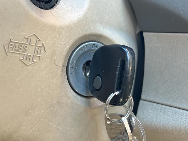 アルト Ｇ　キーレスエントリー　電動格納ミラー　ＡＴ　盗難防止システム　ＣＤ　アルミホイール　衝突安全ボディ　エアコン　パワーステアリング（9枚目）