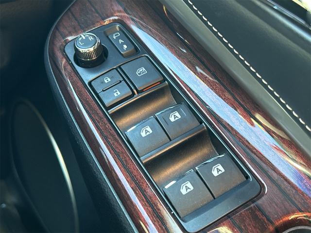 ハリアーハイブリッド プレミアム　４ＷＤ　ＥＴＣ　全周囲カメラ　オートクルーズコントロール　レーンアシスト　パワーシート　ナビ　ＴＶ　オートマチックハイビーム　オートライト　電動リアゲート　アルミホイール　スマートキー　電動格納ミラー（44枚目）