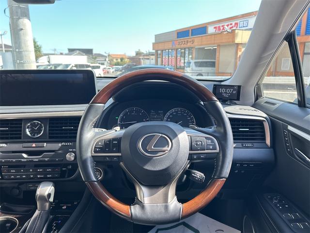ＲＸ ＲＸ３００　バージョンＬ　ドライブレコーダー　全周囲カメラ　クリアランスソナー　オートクルーズコントロール　レーンアシスト　パワーシート　衝突被害軽減システム　サンルーフ　ナビ　ＴＶ　オートマチックハイビーム　オートライト（3枚目）