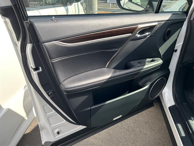 ＲＸ ＲＸ３００　バージョンＬ　ドライブレコーダー　全周囲カメラ　クリアランスソナー　オートクルーズコントロール　レーンアシスト　パワーシート　衝突被害軽減システム　サンルーフ　ナビ　ＴＶ　オートマチックハイビーム　オートライト（33枚目）