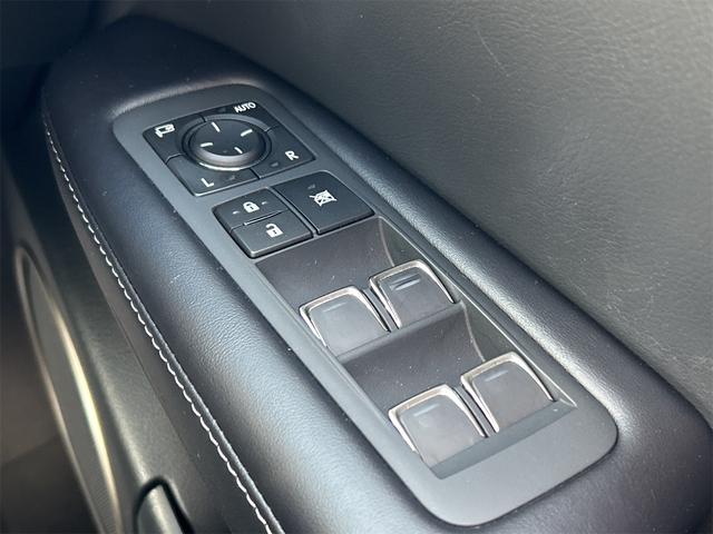 ＲＸ ＲＸ３００　バージョンＬ　ドライブレコーダー　全周囲カメラ　クリアランスソナー　オートクルーズコントロール　レーンアシスト　パワーシート　衝突被害軽減システム　サンルーフ　ナビ　ＴＶ　オートマチックハイビーム　オートライト（54枚目）