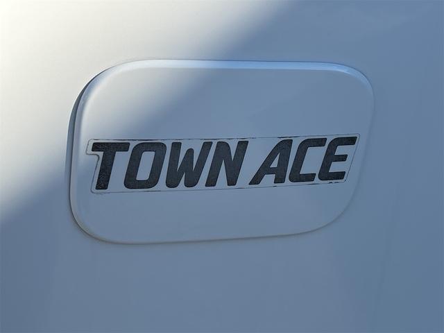 タウンエースバン ＧＬ　バックカメラ　ナビ　ＴＶ　キーレスエントリー　電動格納ミラー　ＡＴ　ＣＤ　ミュージックプレイヤー接続可　Ｂｌｕｅｔｏｏｔｈ　エアコン　パワーステアリング　パワーウィンドウ（24枚目）