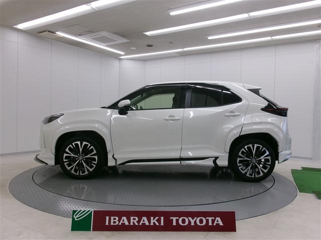 ヤリスクロス ハイブリッドＺ　アルミホイル　ＬＥＤライト　リアカメラ　ナビ　メモリーナビゲーション　パワステ　サイドエアバック　エアバッグ　パワーウィンドウ　ＡＢＳ　緊急ブレーキ　運転席助手席エアバッグ（2枚目）