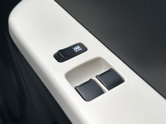 アルト F ETC 衝突被害軽減システム キーレスエントリー CVT 盗難防止システム ABS ESC CD ミュージックプレイヤー接続可 衝突安全ボディ エアコン パワーステアリング パワーウィンドウ(11枚目)
