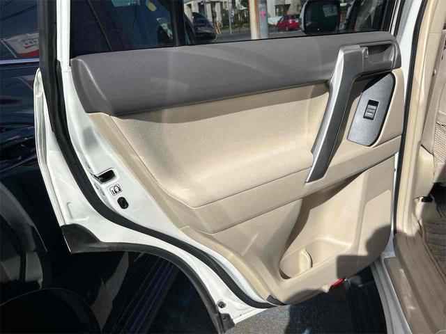 ランドクルーザープラド ＴＸ　４ＷＤ　ドライブレコーダー　ＥＴＣ　バックカメラ　クリアランスソナー　オートクルーズコントロール　レーンアシスト　衝突被害軽減システム　ナビ　ＴＶ　オートマチックハイビーム　オートライト（25枚目）