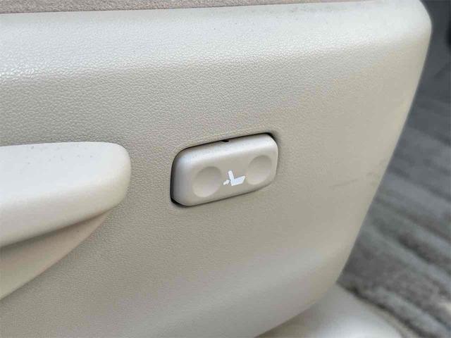 ランドクルーザープラド ＴＸ　４ＷＤ　ドライブレコーダー　ＥＴＣ　バックカメラ　クリアランスソナー　オートクルーズコントロール　レーンアシスト　衝突被害軽減システム　ナビ　ＴＶ　オートマチックハイビーム　オートライト（35枚目）