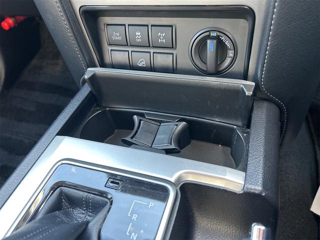 ランドクルーザープラド ＴＸ　Ｌパッケージ　４ＷＤ　ＥＴＣ　バックカメラ　クリアランスソナー　オートクルーズコントロール　レーンアシスト　パワーシート　衝突被害軽減システム　サンルーフ　ナビ　ＴＶ　オートマチックハイビーム　オートライト（11枚目）