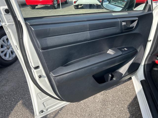 カローラアクシオ ＥＸ　レーンアシスト　衝突被害軽減システム　バックカメラ　ナビ　ＴＶ　オートマチックハイビーム　オートライト　ＬＥＤヘッドランプ　ＣＶＴ　スマートキー　アイドリングストップ　電動格納ミラー　盗難防止システム（29枚目）