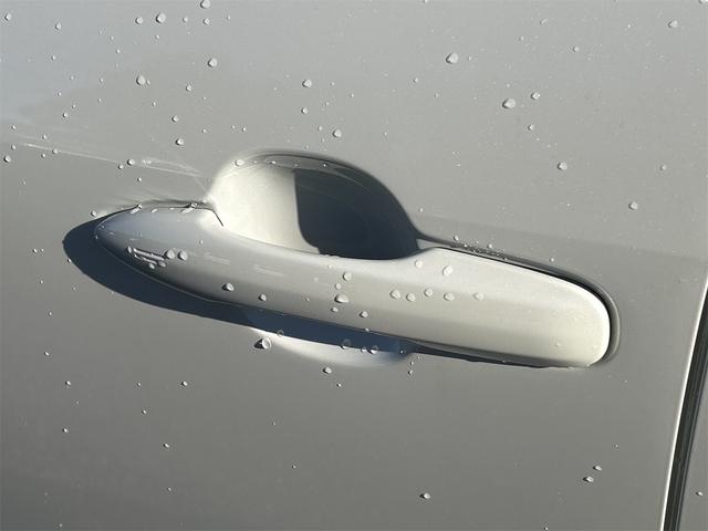 ヤリスクロス ハイブリッドＺ　ドライブレコーダー　ＥＴＣ　全周囲カメラ　オートクルーズコントロール　レーンアシスト　パワーシート　衝突被害軽減システム　ナビ　ＴＶ　オートマチックハイビーム　オートライト（33枚目）