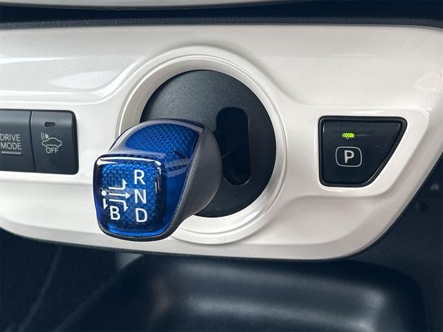 プリウス Sツーリングセレクション レーンアシスト オートクルーズコントロール バックカメラ ナビ TV アルミホイール オートマチックハイビーム オートライト LEDヘッドランプ CVT シートヒーター スマートキー 電動格納ミラー(8枚目)