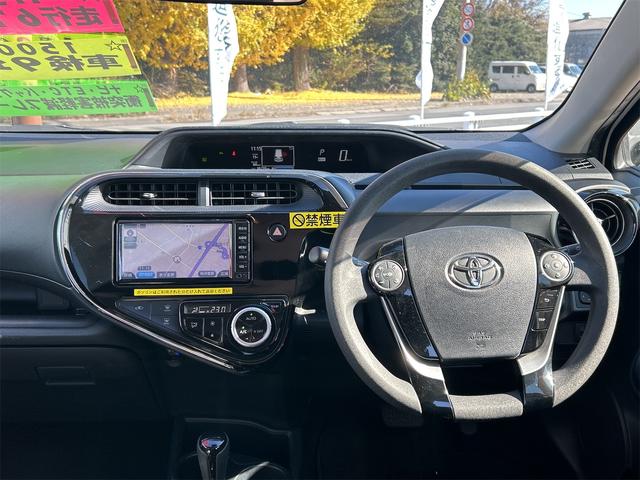 アクア Sスタイルブラック ETC バックカメラ ナビ TV レーンアシスト 衝突被害軽減システム オートマチックハイビーム オートライト スマートキー アイドリングストップ 電動格納ミラー CVT 盗難防止システム(3枚目)