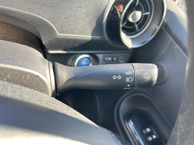 アクア Sスタイルブラック ETC バックカメラ ナビ TV レーンアシスト 衝突被害軽減システム オートマチックハイビーム オートライト スマートキー アイドリングストップ 電動格納ミラー CVT 盗難防止システム(49枚目)