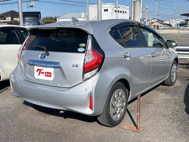 アクア Sスタイルブラック レーンアシスト 衝突被害軽減システム オートマチックハイビーム オートライト スマートキー アイドリングストップ 電動格納ミラー CVT 盗難防止システム 衝突安全ボディ ABS(13枚目)