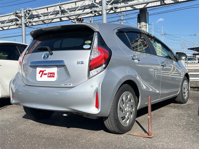 アクア Sスタイルブラック レーンアシスト 衝突被害軽減システム オートマチックハイビーム オートライト スマートキー アイドリングストップ 電動格納ミラー CVT 盗難防止システム 衝突安全ボディ ABS(14枚目)