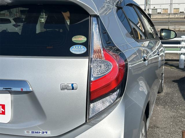 アクア Sスタイルブラック レーンアシスト 衝突被害軽減システム オートマチックハイビーム オートライト スマートキー アイドリングストップ 電動格納ミラー CVT 盗難防止システム 衝突安全ボディ ABS(22枚目)