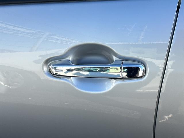 アクア Sスタイルブラック レーンアシスト 衝突被害軽減システム オートマチックハイビーム オートライト スマートキー アイドリングストップ 電動格納ミラー CVT 盗難防止システム 衝突安全ボディ ABS(27枚目)