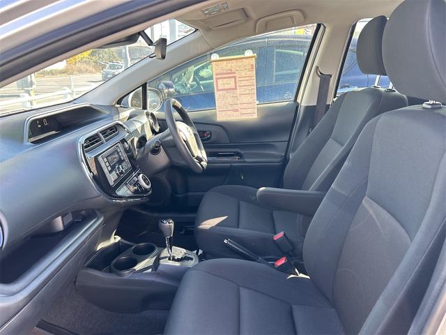 アクア Sスタイルブラック レーンアシスト 衝突被害軽減システム オートマチックハイビーム オートライト スマートキー アイドリングストップ 電動格納ミラー CVT 盗難防止システム 衝突安全ボディ ABS(31枚目)