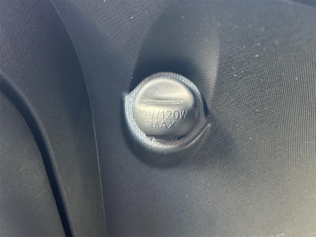 アクア Sスタイルブラック レーンアシスト 衝突被害軽減システム オートマチックハイビーム オートライト スマートキー アイドリングストップ 電動格納ミラー CVT 盗難防止システム 衝突安全ボディ ABS(39枚目)