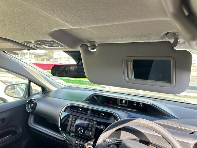 アクア Sスタイルブラック レーンアシスト 衝突被害軽減システム オートマチックハイビーム オートライト スマートキー アイドリングストップ 電動格納ミラー CVT 盗難防止システム 衝突安全ボディ ABS(46枚目)