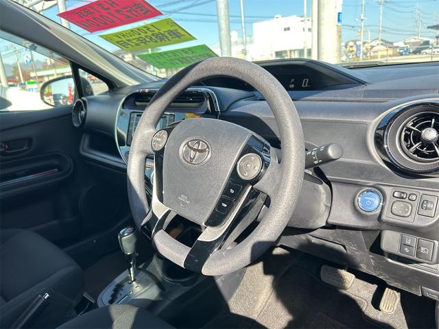 アクア Sスタイルブラック レーンアシスト 衝突被害軽減システム オートマチックハイビーム オートライト スマートキー アイドリングストップ 電動格納ミラー CVT 盗難防止システム 衝突安全ボディ ABS(47枚目)