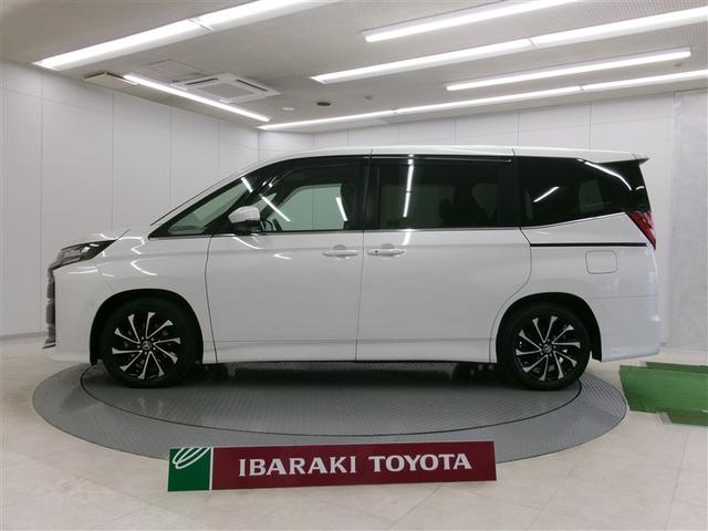 ノア ハイブリッドＳ－Ｚ　スマートキ　助手席エアバッグ　クルコン　ＥＴＣ車載器　アイドリングストップ　ＤＶＤ　ＬＥＤライト　メモリーナビ　パワステ　メディアプレイヤー接続　３列シート　Ｗエアコン　エアコン　横滑防止装置　ＡＢＳ（2枚目）