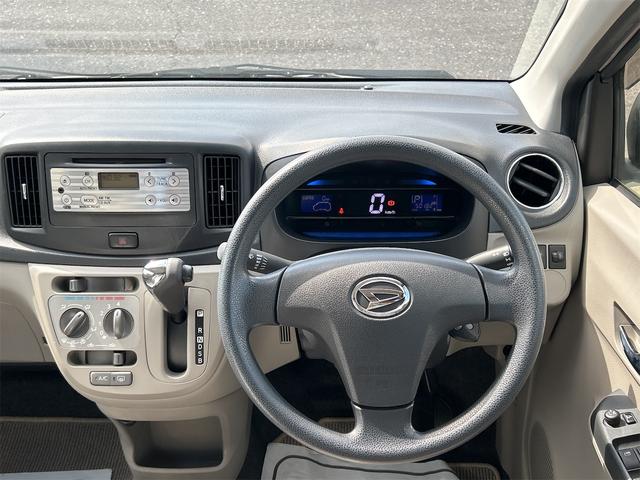 ミライース Ｘ　メモリアルエディション　キーレスエントリー　アイドリングストップ　電動格納ミラー　ＣＶＴ　盗難防止システム　ＡＢＳ　ＣＤ　ミュージックプレイヤー接続可　アルミホイール　衝突安全ボディ　エアコン　パワーステアリング（3枚目）